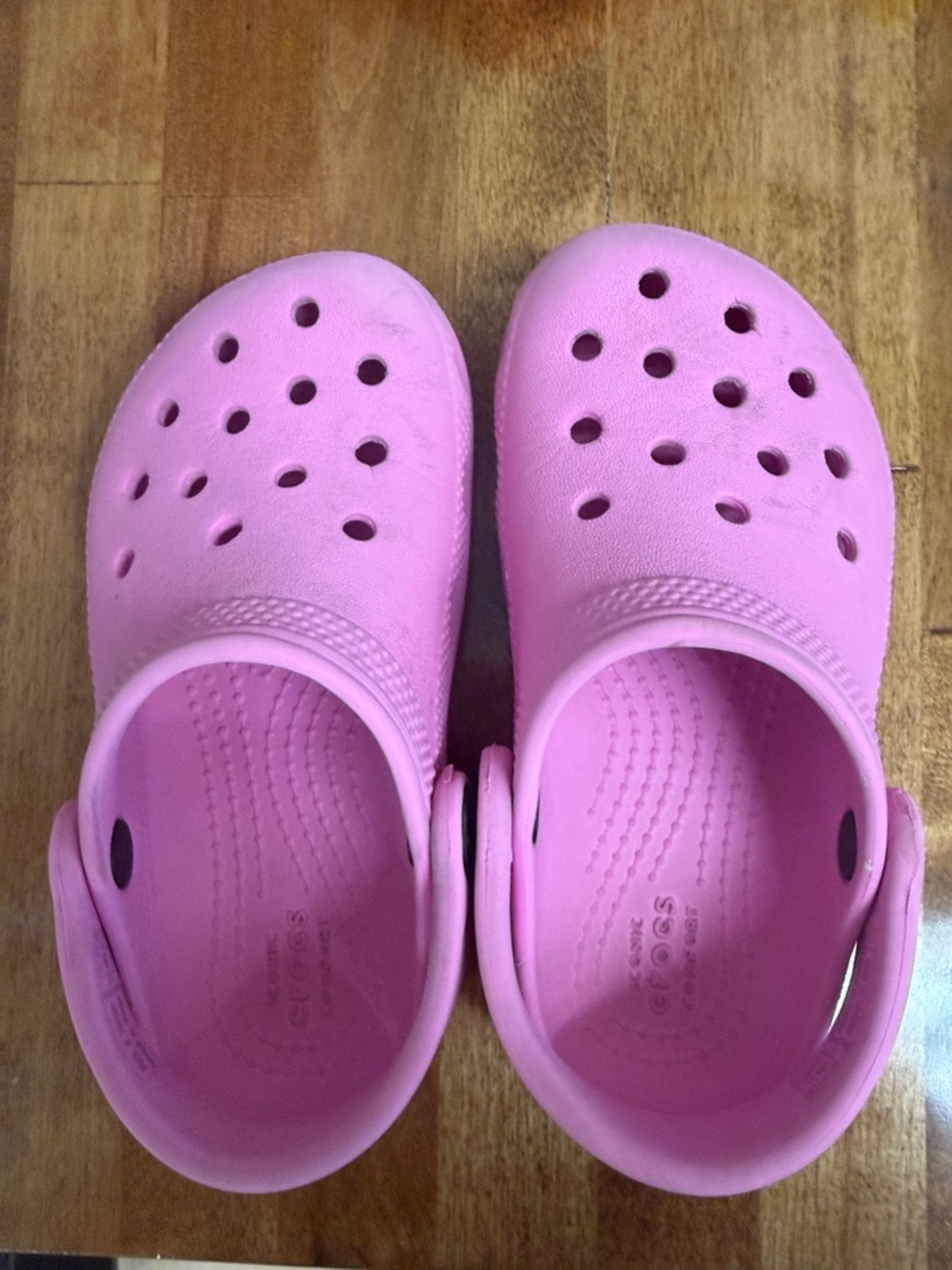 CROCS Kids Classic Clog in Bright Pink